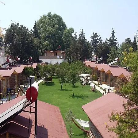 Pitos فندق غوموشْلوك